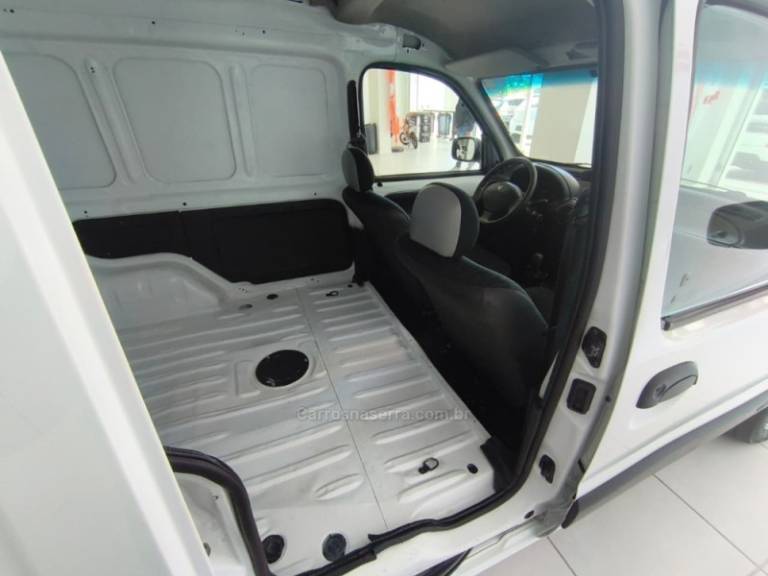 RENAULT - KANGOO - 2014/2015 - Branca - R$ 49.900,00