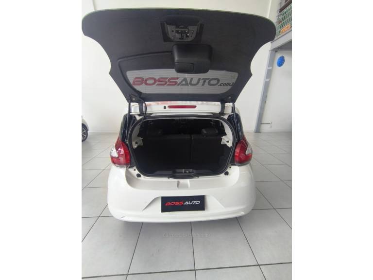 FIAT - MOBI - 2016/2017 - Branca - R$ 43.900,00