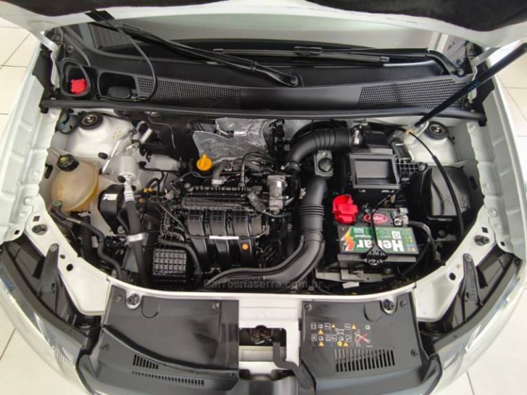 RENAULT - SANDERO - 2017/2018 - Branca - R$ 39.900,00