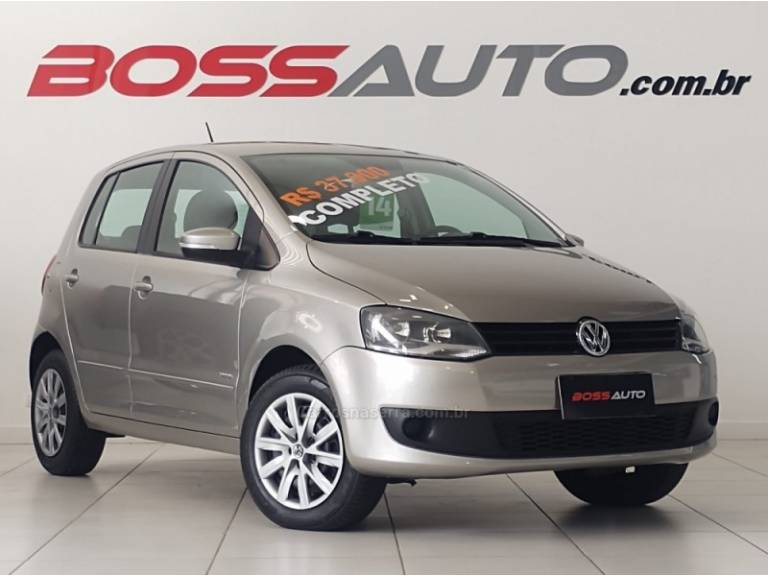 VOLKSWAGEN - FOX - 2013/2014 - Prata - R$ 37.900,00