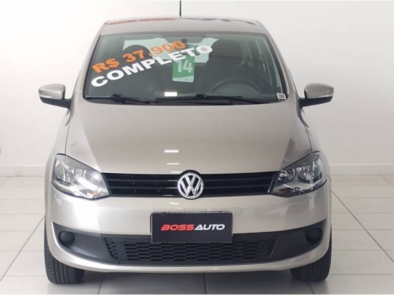 VOLKSWAGEN - FOX - 2013/2014 - Prata - R$ 37.900,00