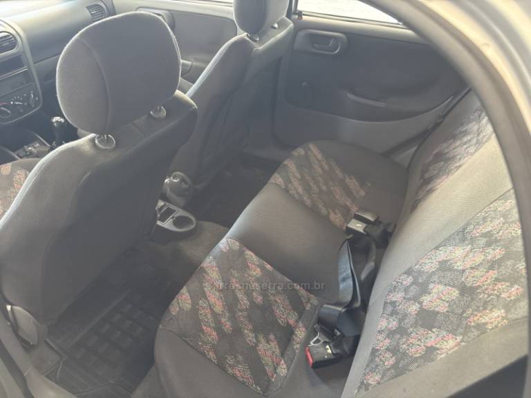 CHEVROLET - CORSA - 2004/2004 - Prata - R$ 19.900,00