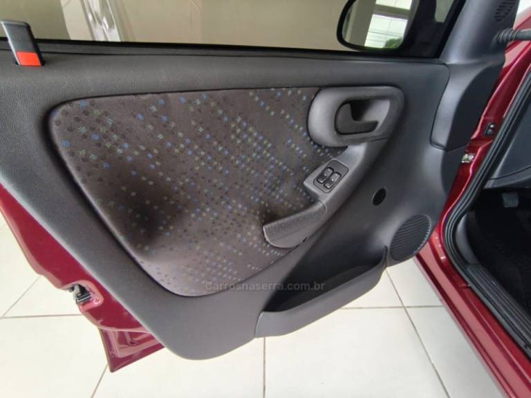 CHEVROLET - CORSA - 2010/2011 - Vinho - R$ 39.900,00