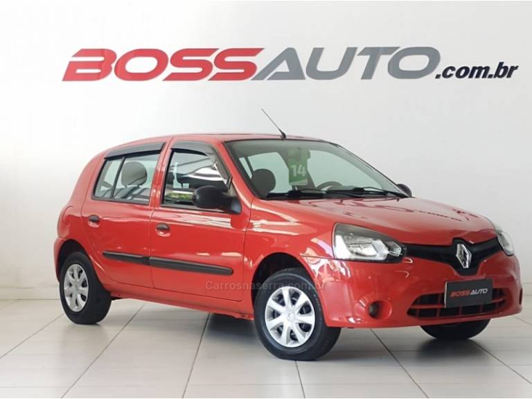 RENAULT - CLIO - 2013/2014 - Vermelha - R$ 28.000,00