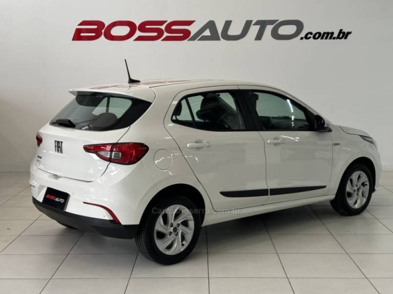 FIAT - ARGO - 2017/2018 - Branca - R$ 55.900,00