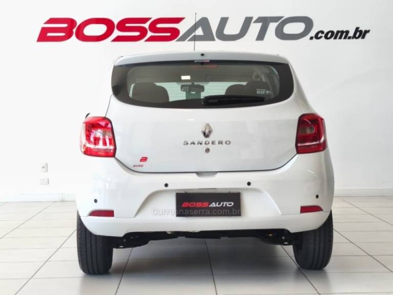 RENAULT - SANDERO - 2017/2018 - Branca - R$ 39.900,00