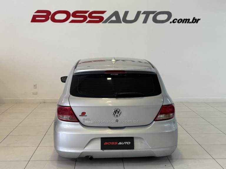 VOLKSWAGEN - GOL - 2010/2011 - Prata - R$ 36.900,00