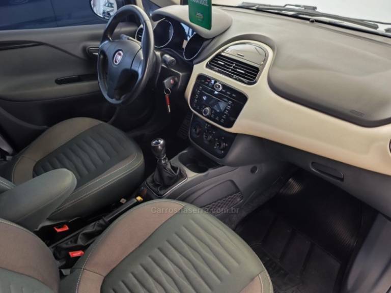 FIAT - PUNTO - 2014/2015 - Preta - R$ 45.500,00