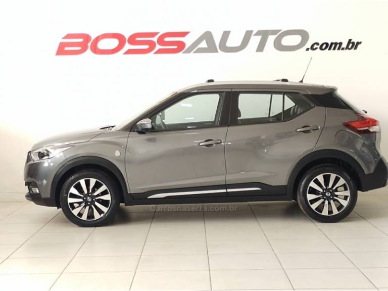 NISSAN - KICKS - 2016/2017 - Cinza - R$ 79.900,00