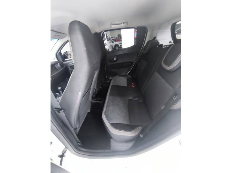 FIAT - MOBI - 2016/2017 - Branca - R$ 43.900,00