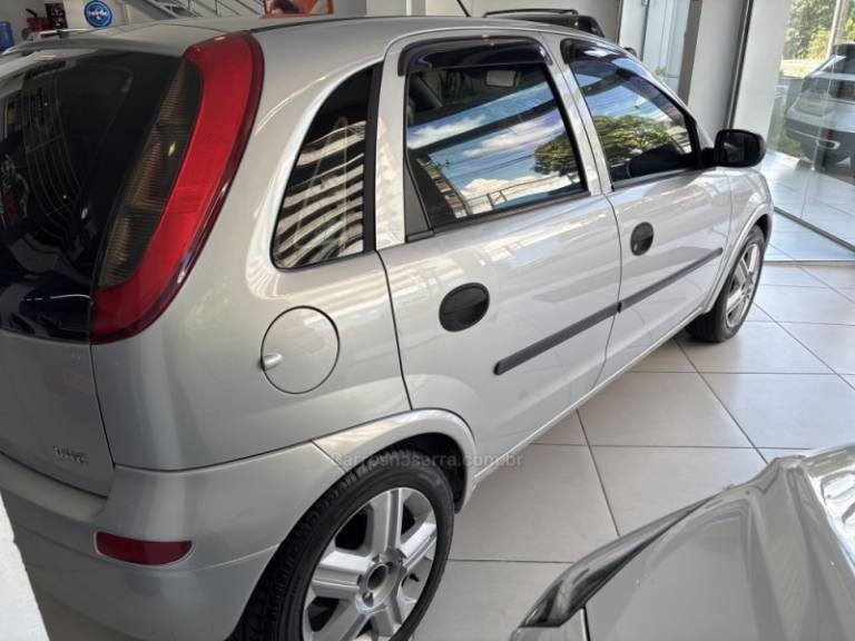 CHEVROLET - CORSA - 2004/2004 - Prata - R$ 19.900,00