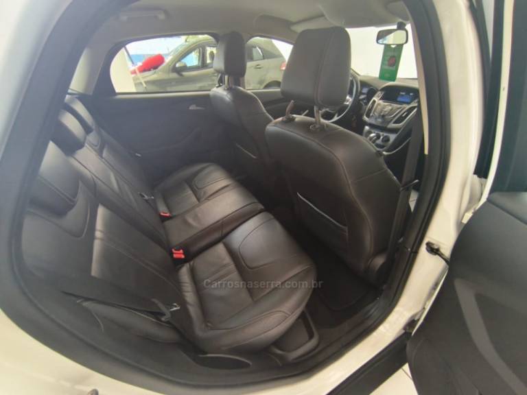 FORD - FOCUS - 2013/2014 - Branca - R$ 49.900,00