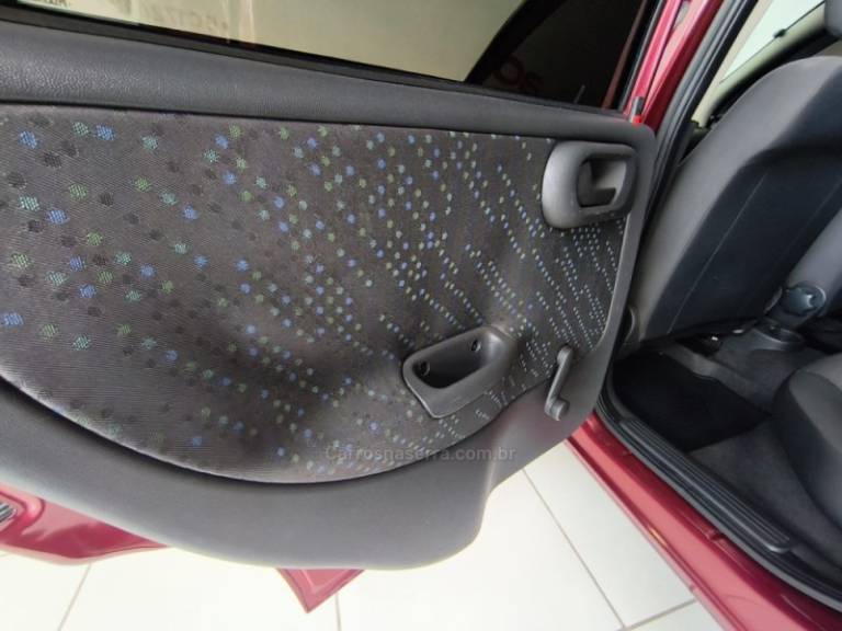 CHEVROLET - CORSA - 2010/2011 - Vinho - R$ 39.900,00