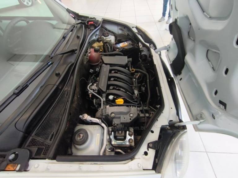 RENAULT - KANGOO - 2014/2015 - Branca - R$ 49.900,00