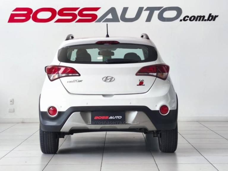 HYUNDAI - HB20X - 2017/2018 - Branca - R$ 64.500,00