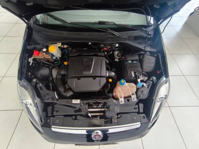 FIAT - PUNTO - 2014/2015 - Preta - R$ 45.500,00