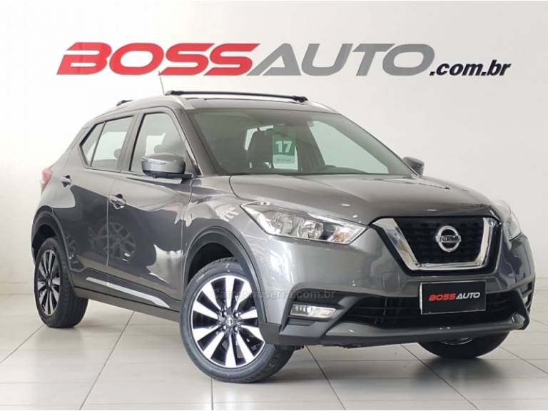 NISSAN - KICKS - 2016/2017 - Cinza - R$ 79.900,00