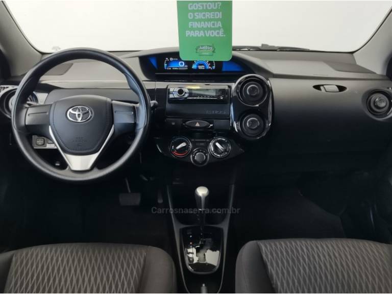 TOYOTA - ETIOS - 2017/2018 - Branca - R$ 59.800,00