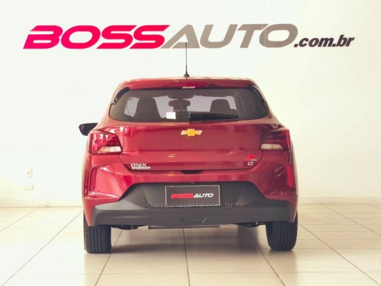 CHEVROLET - ONIX - 2022/2023 - Vinho - R$ 69.900,00