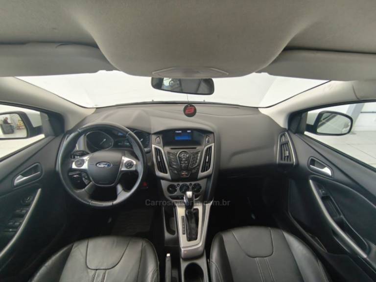 FORD - FOCUS - 2013/2014 - Branca - R$ 49.900,00