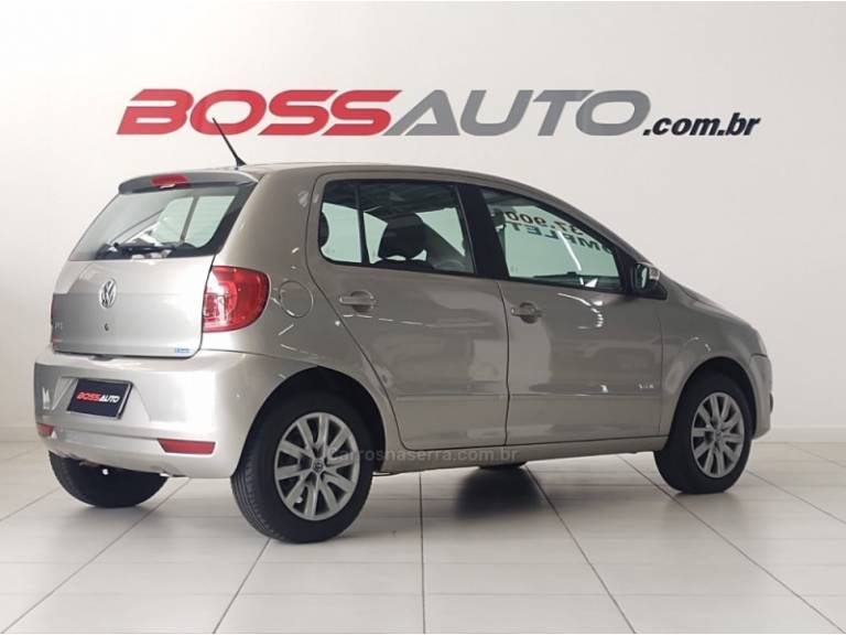 VOLKSWAGEN - FOX - 2013/2014 - Prata - R$ 37.900,00