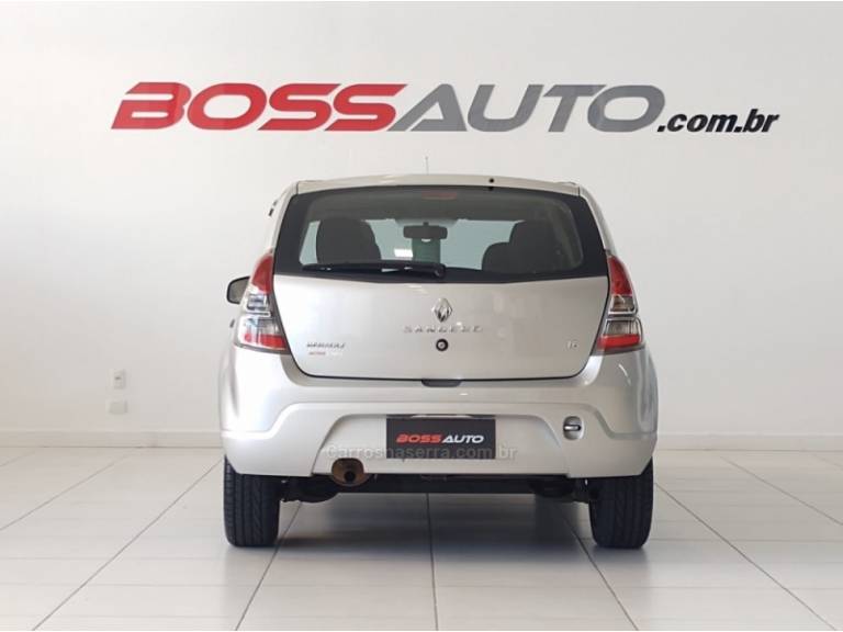 RENAULT - SANDERO - 2013/2014 - Prata - R$ 35.800,00