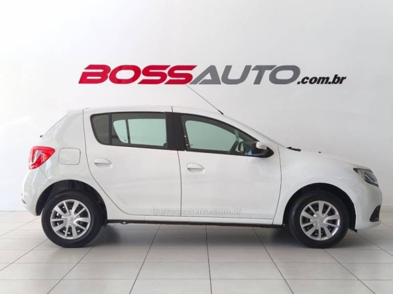 RENAULT - SANDERO - 2017/2018 - Branca - R$ 39.900,00