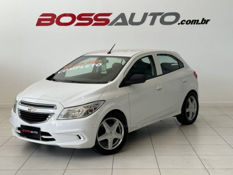 CHEVROLET - ONIX - 2014/2015 - Branca - R$ 45.900,00