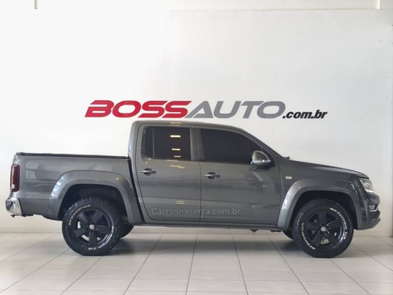VOLKSWAGEN - AMAROK - 2016/2017 - Cinza - R$ 120.900,00