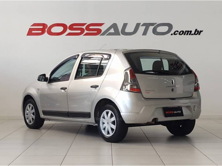 RENAULT - SANDERO - 2013/2014 - Prata - R$ 35.800,00