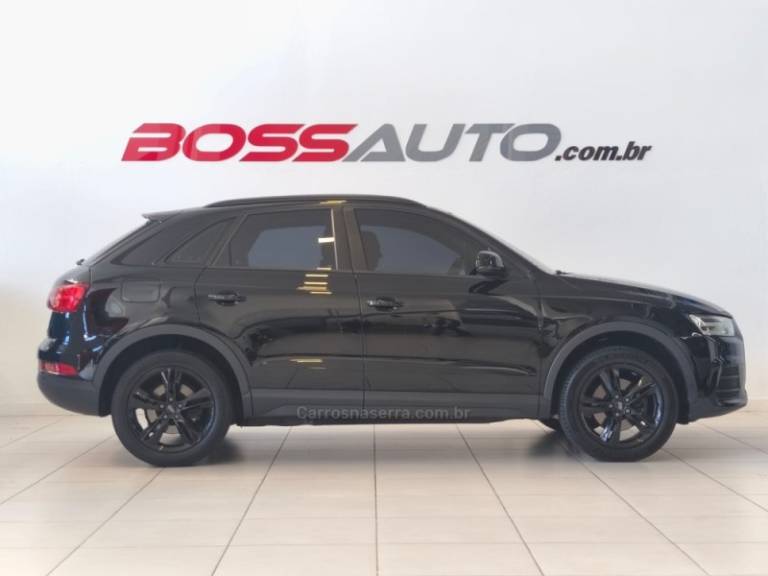 AUDI - Q3 - 2015/2016 - Preta - R$ 91.900,00