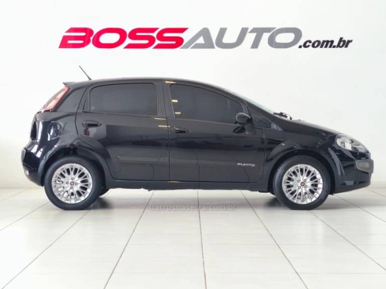 FIAT - PUNTO - 2014/2015 - Preta - R$ 45.500,00