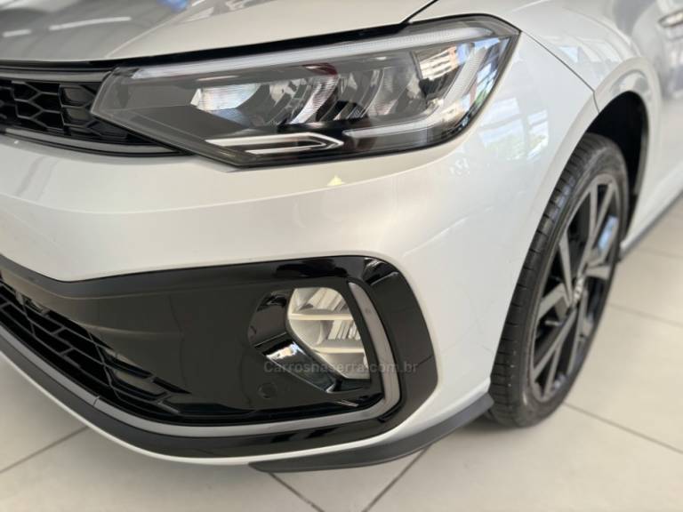 VOLKSWAGEN - VIRTUS - 2023/2024 - Prata - R$ 137.900,00