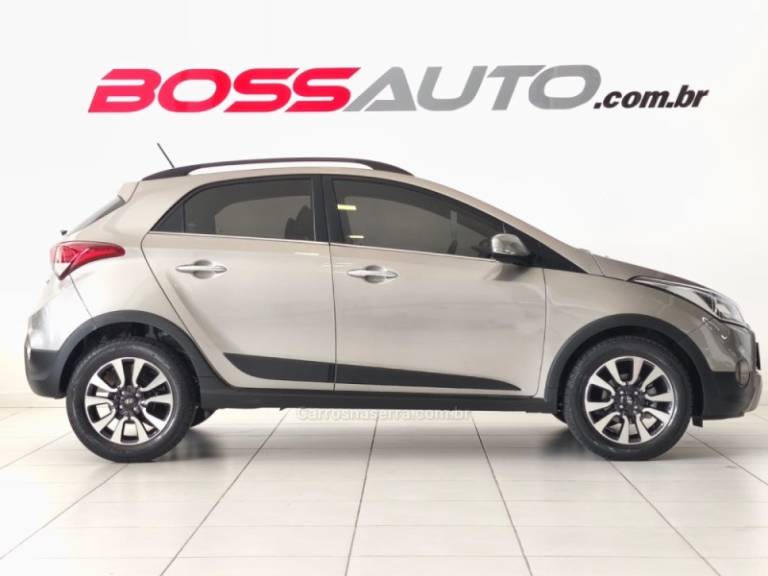 HYUNDAI - HB20X - 2018/2019 - Prata - R$ 78.900,00