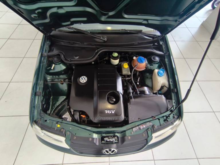 VOLKSWAGEN - GOL - 2001/2002 - Verde - R$ 17.900,00