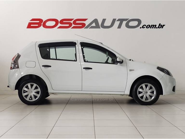 RENAULT - SANDERO - 2014/2014 - Branca - R$ 34.900,00