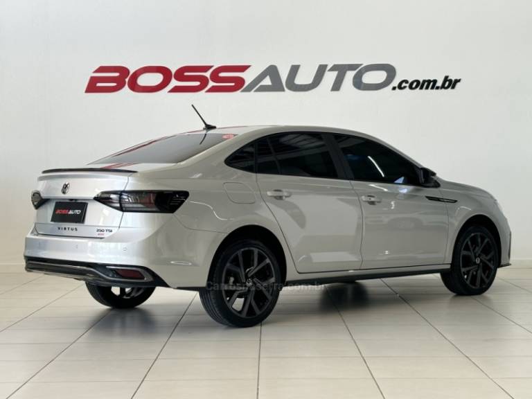 VOLKSWAGEN - VIRTUS - 2023/2024 - Prata - R$ 137.900,00