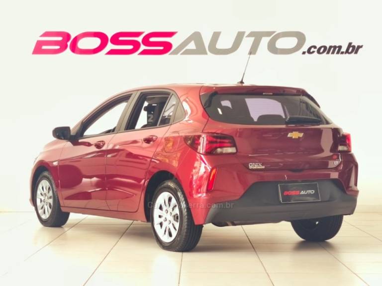 CHEVROLET - ONIX - 2022/2023 - Vinho - R$ 69.900,00
