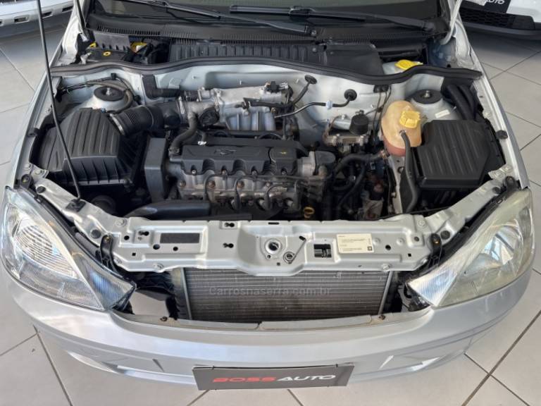 CHEVROLET - CORSA - 2004/2004 - Prata - R$ 19.900,00