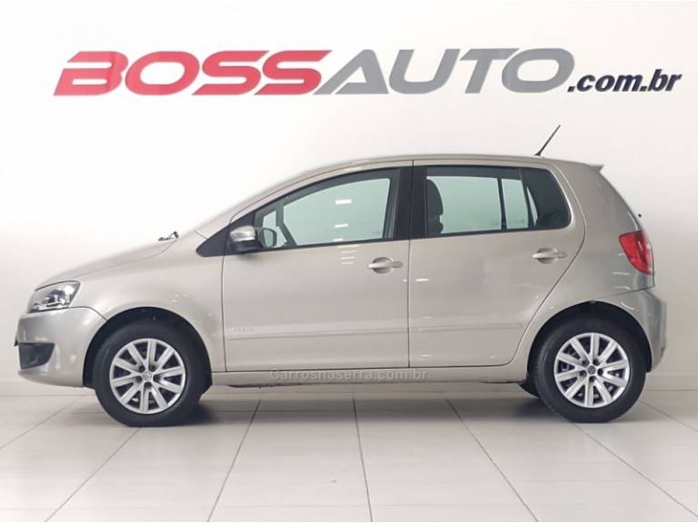 VOLKSWAGEN - FOX - 2013/2014 - Prata - R$ 37.900,00