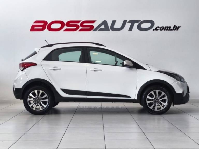HYUNDAI - HB20X - 2017/2018 - Branca - R$ 64.500,00