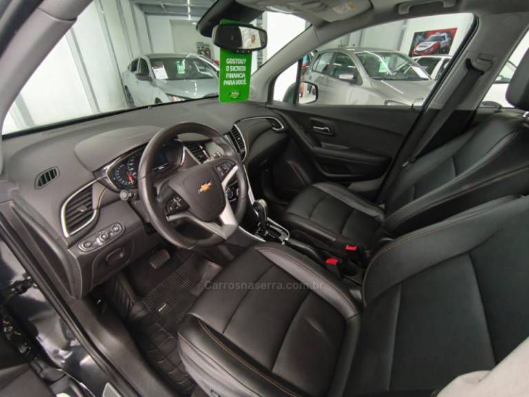 CHEVROLET - TRACKER - 2017/2018 - Cinza - R$ 88.700,00