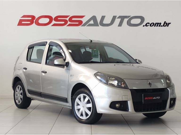 RENAULT - SANDERO - 2013/2014 - Prata - R$ 35.800,00