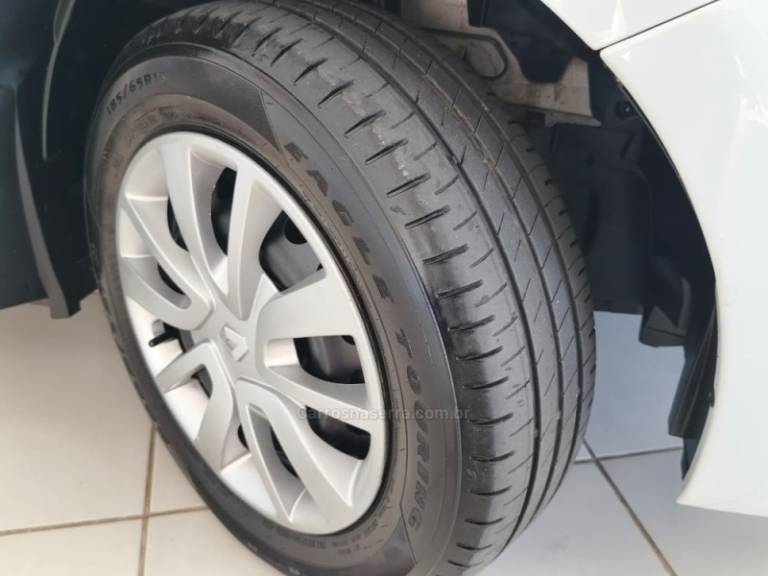 RENAULT - SANDERO - 2017/2018 - Branca - R$ 39.900,00