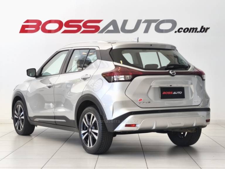 NISSAN - KICKS - 2022/2022 - Prata - R$ 96.500,00