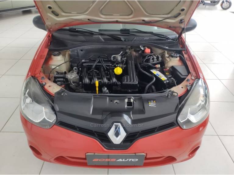 RENAULT - CLIO - 2013/2014 - Vermelha - R$ 28.000,00