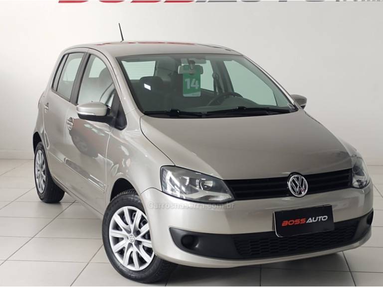 VOLKSWAGEN - FOX - 2013/2014 - Prata - R$ 39.900,00