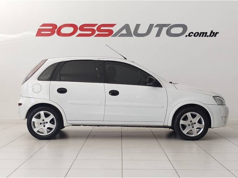 CHEVROLET - CORSA - 2011/2011 - Branca - R$ 32.900,00