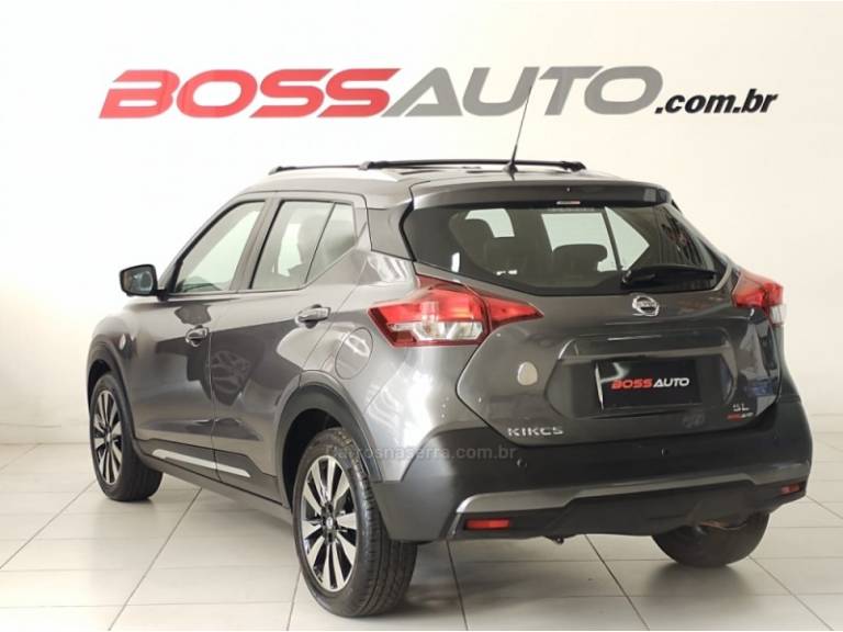 NISSAN - KICKS - 2016/2017 - Cinza - R$ 79.900,00