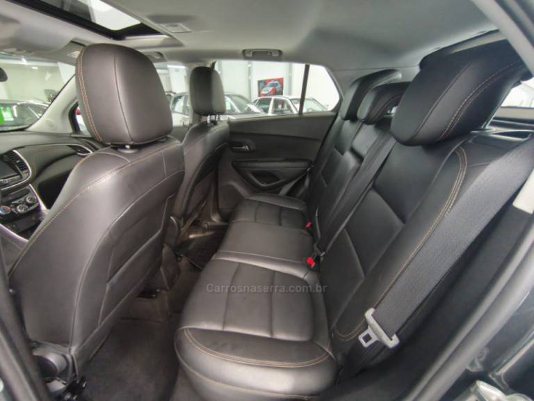 CHEVROLET - TRACKER - 2017/2018 - Cinza - R$ 88.700,00